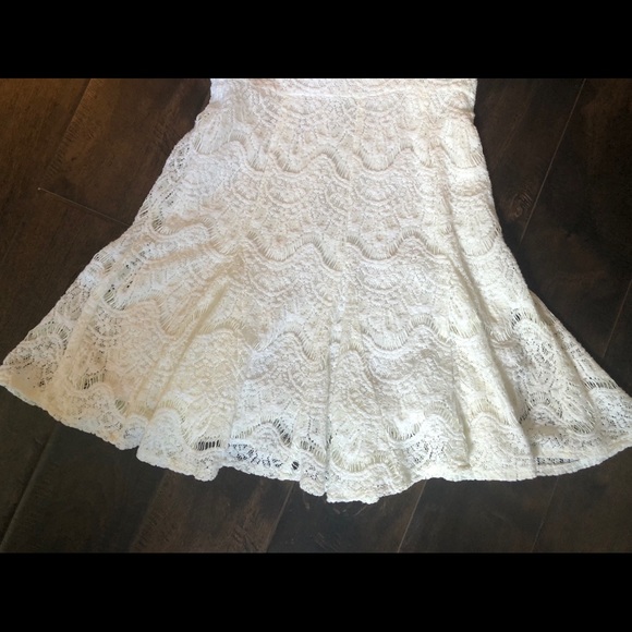 WHITE LACE DRESS - Picture 4 of 8